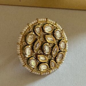 Elegant Gold and Green Cocktail Ring